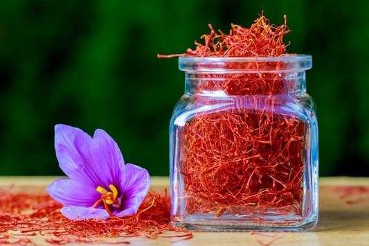 Close-up image showcasing BiBi Food's premium quality saffron, displayed in an elegant, small glass jar with 4-6 grams of vibrant deep red and orange saffron threads. The saffron, known for its exquisite aroma and flavor